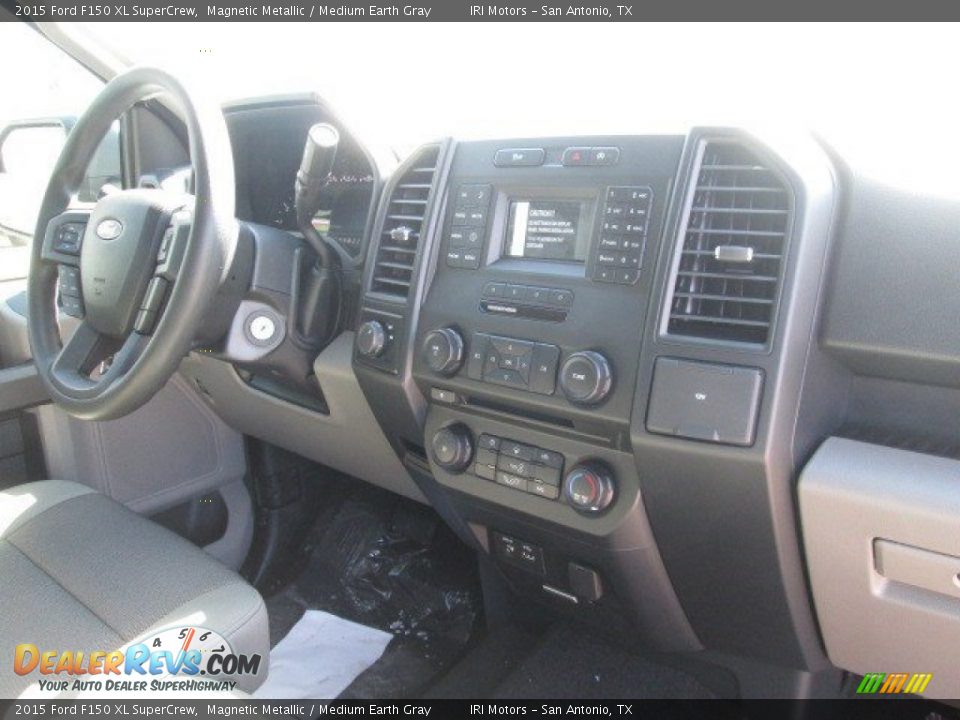2015 Ford F150 XL SuperCrew Magnetic Metallic / Medium Earth Gray Photo #19