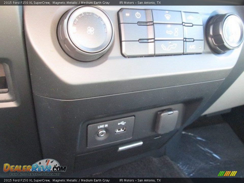 2015 Ford F150 XL SuperCrew Magnetic Metallic / Medium Earth Gray Photo #31