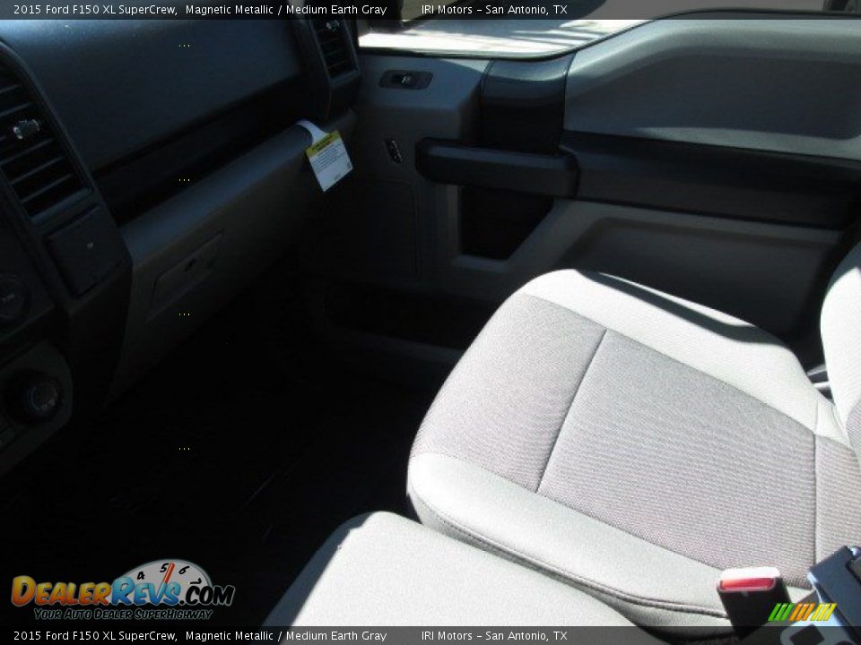 2015 Ford F150 XL SuperCrew Magnetic Metallic / Medium Earth Gray Photo #32