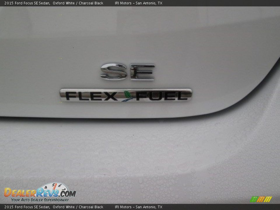 2015 Ford Focus SE Sedan Oxford White / Charcoal Black Photo #9