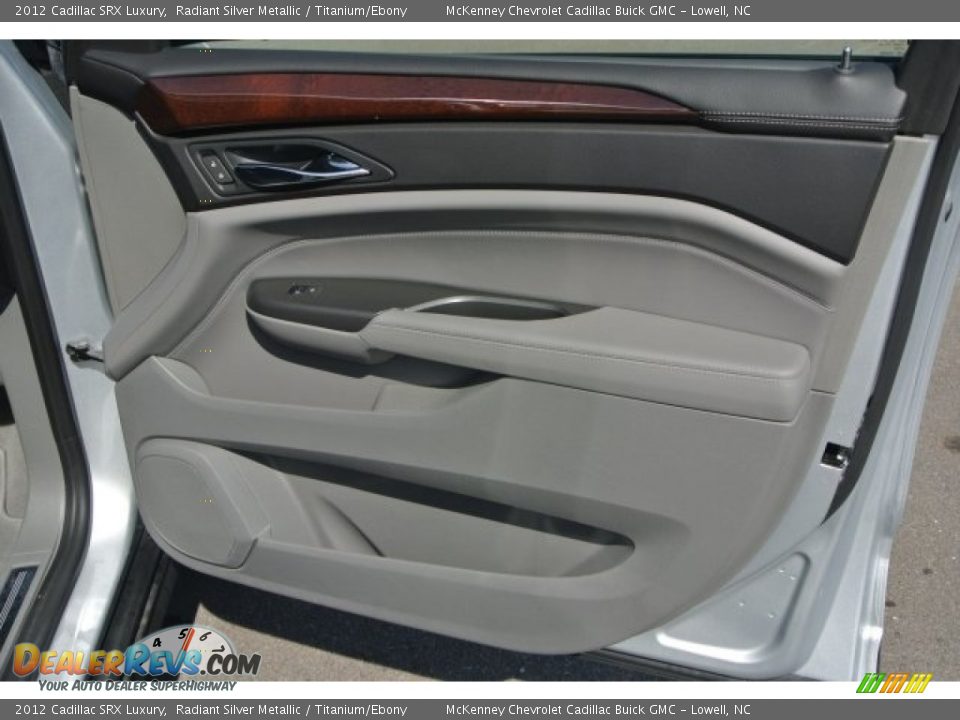 2012 Cadillac SRX Luxury Radiant Silver Metallic / Titanium/Ebony Photo #26