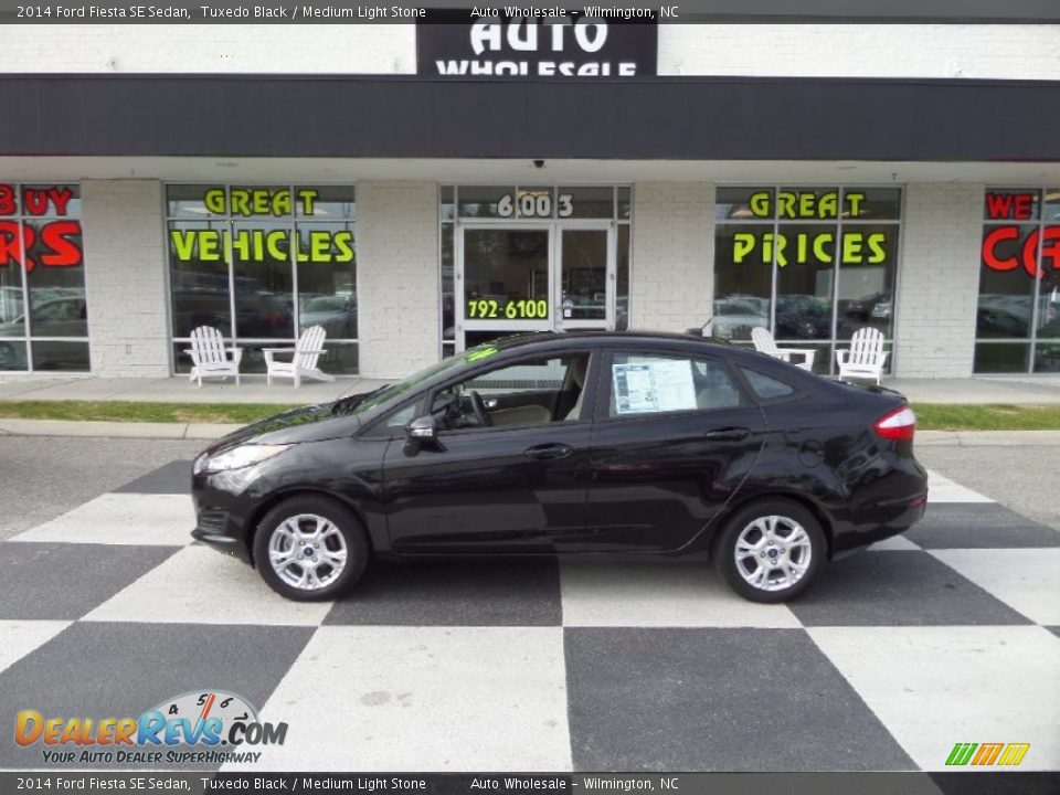 2014 Ford Fiesta SE Sedan Tuxedo Black / Medium Light Stone Photo #1