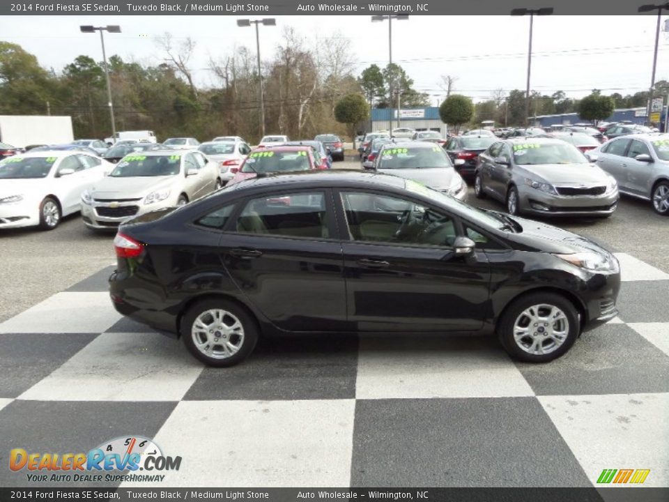 2014 Ford Fiesta SE Sedan Tuxedo Black / Medium Light Stone Photo #3