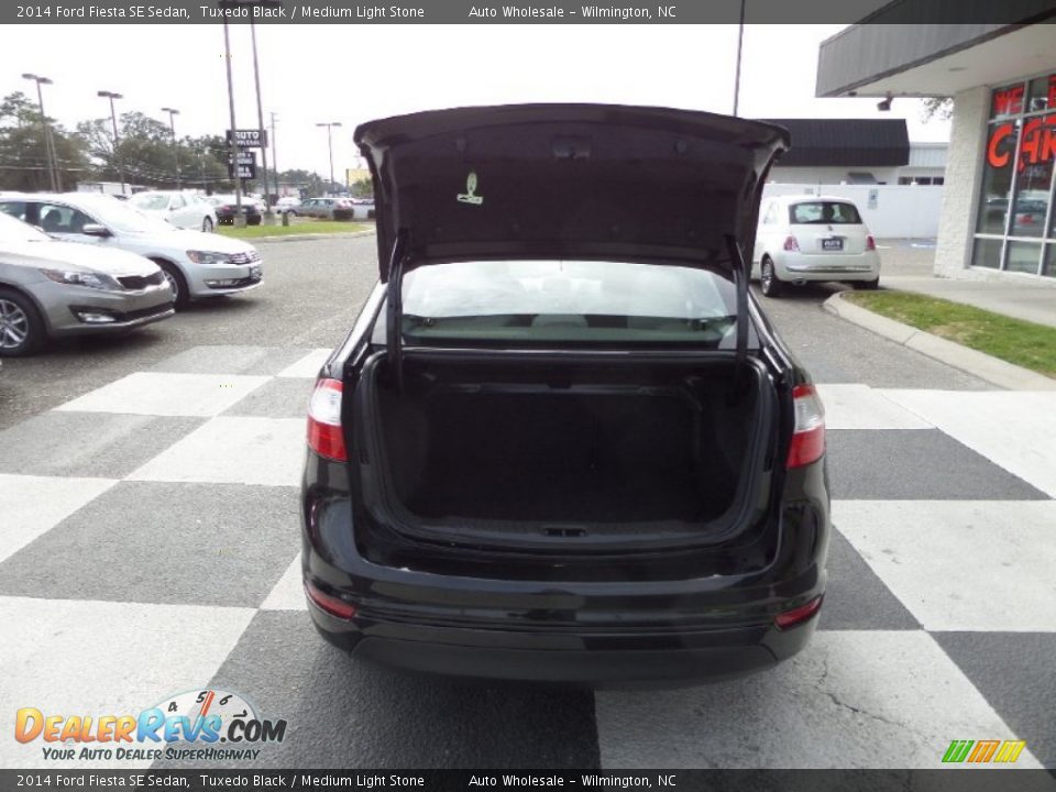 2014 Ford Fiesta SE Sedan Tuxedo Black / Medium Light Stone Photo #5