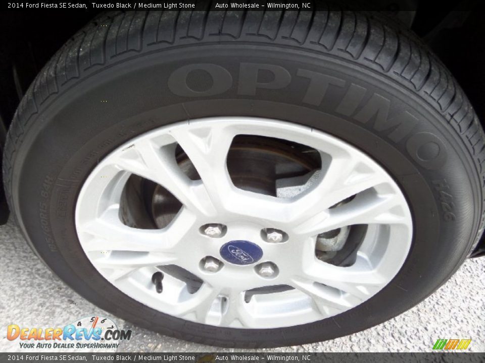 2014 Ford Fiesta SE Sedan Tuxedo Black / Medium Light Stone Photo #7