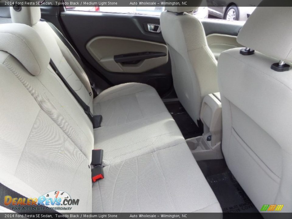 2014 Ford Fiesta SE Sedan Tuxedo Black / Medium Light Stone Photo #14