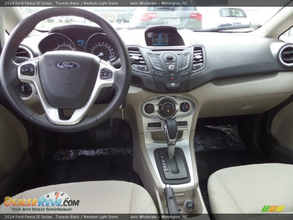 2014 Ford Fiesta SE Sedan Tuxedo Black / Medium Light Stone Photo #15