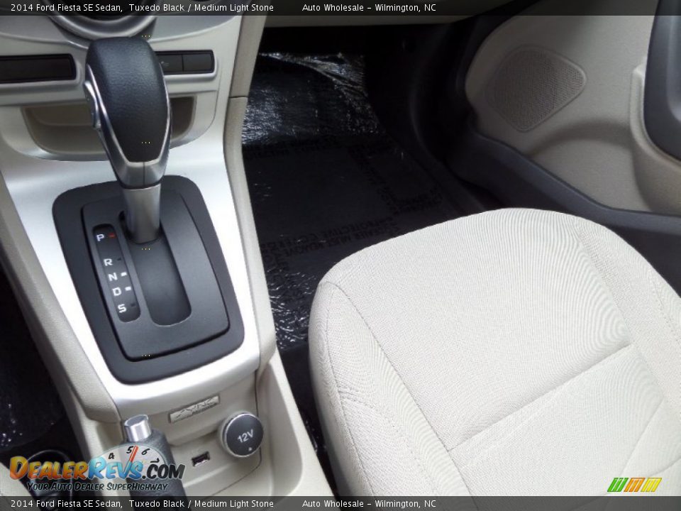 2014 Ford Fiesta SE Sedan Tuxedo Black / Medium Light Stone Photo #19