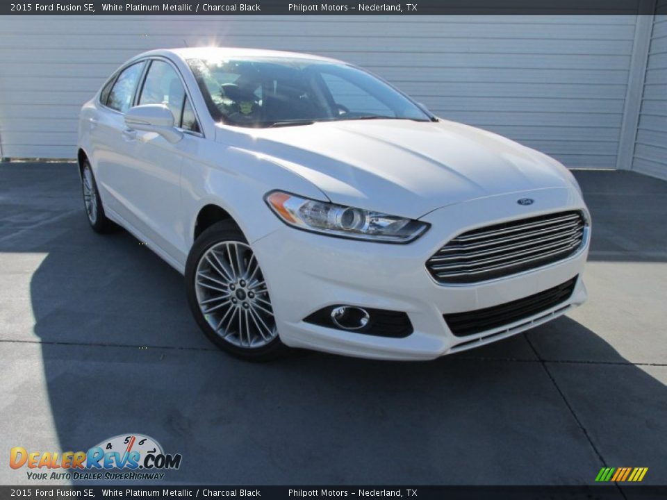 Front 3/4 View of 2015 Ford Fusion SE Photo #2