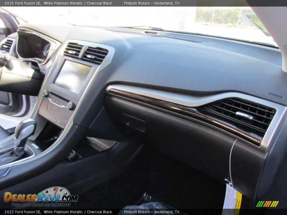 2015 Ford Fusion SE White Platinum Metallic / Charcoal Black Photo #16