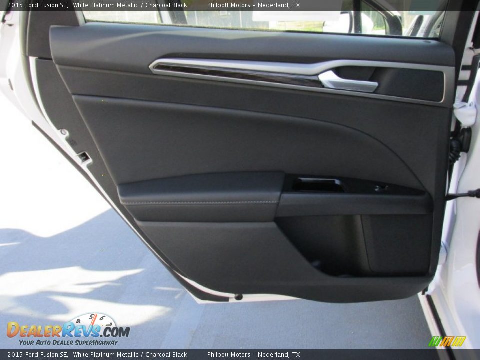 2015 Ford Fusion SE White Platinum Metallic / Charcoal Black Photo #17