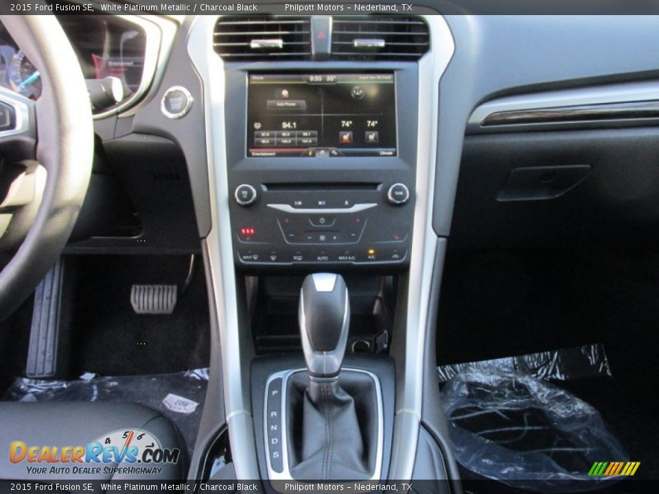 2015 Ford Fusion SE White Platinum Metallic / Charcoal Black Photo #24