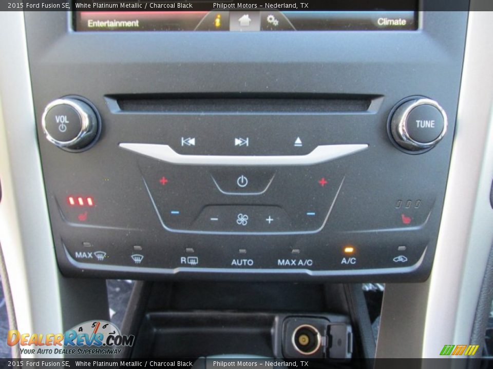 2015 Ford Fusion SE White Platinum Metallic / Charcoal Black Photo #26