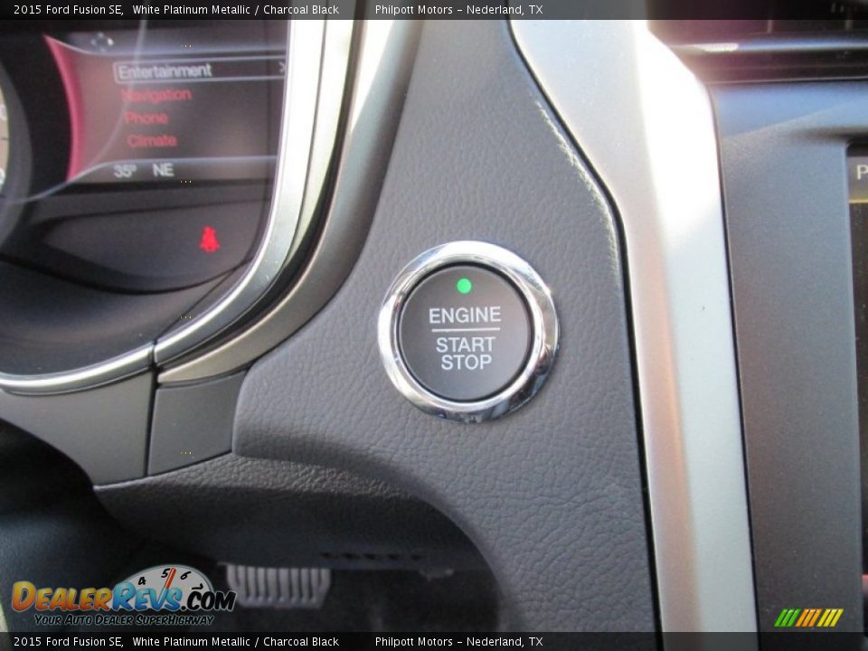 2015 Ford Fusion SE White Platinum Metallic / Charcoal Black Photo #28