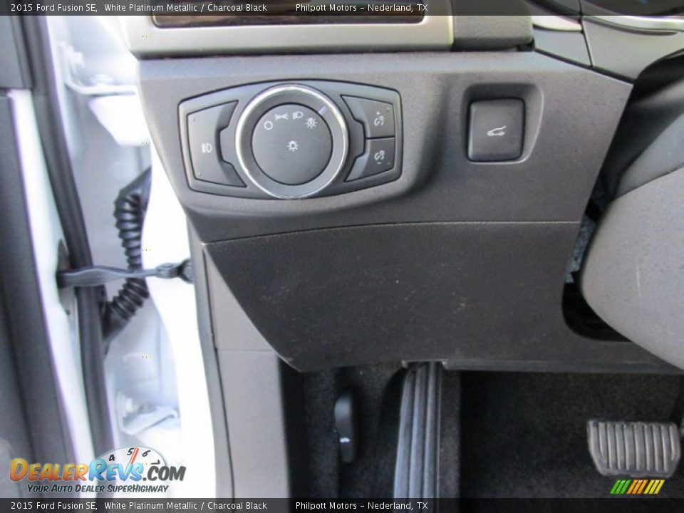 2015 Ford Fusion SE White Platinum Metallic / Charcoal Black Photo #31