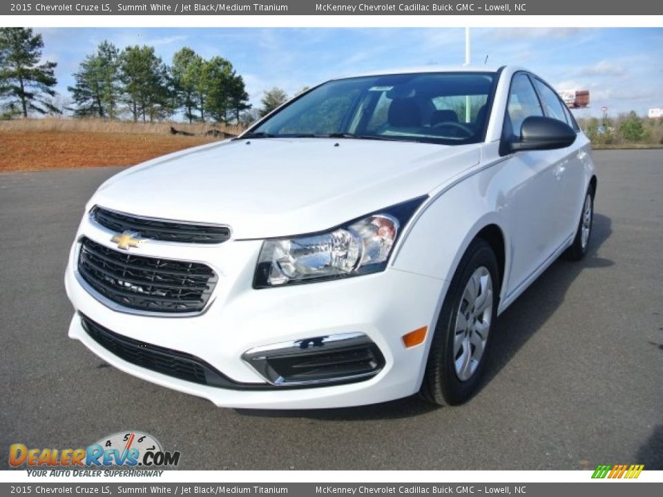 Front 3/4 View of 2015 Chevrolet Cruze LS Photo #2