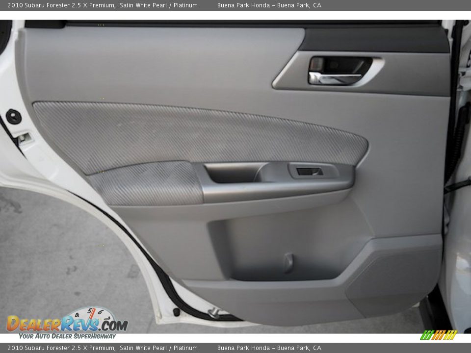 2010 Subaru Forester 2.5 X Premium Satin White Pearl / Platinum Photo #23