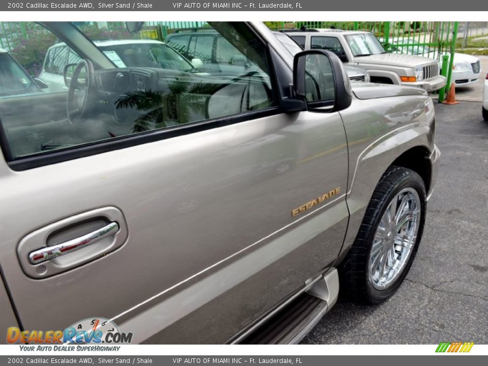2002 Cadillac Escalade AWD Silver Sand / Shale Photo #25