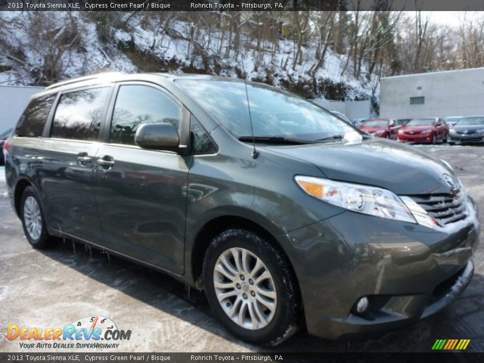 Front 3/4 View of 2013 Toyota Sienna XLE Photo #1