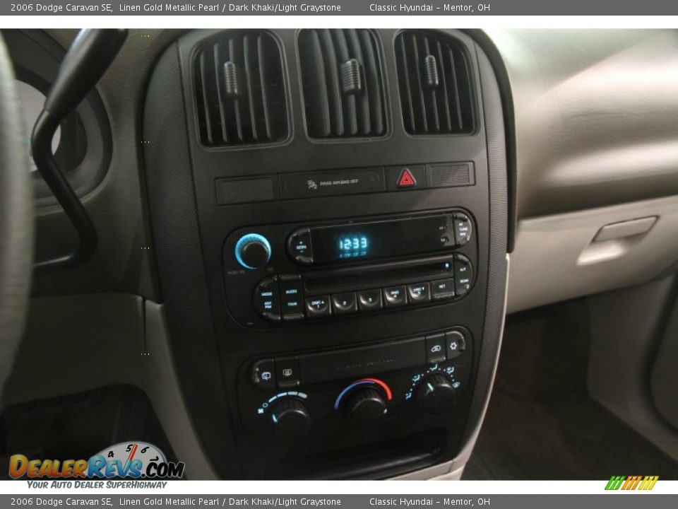 Controls of 2006 Dodge Caravan SE Photo #9