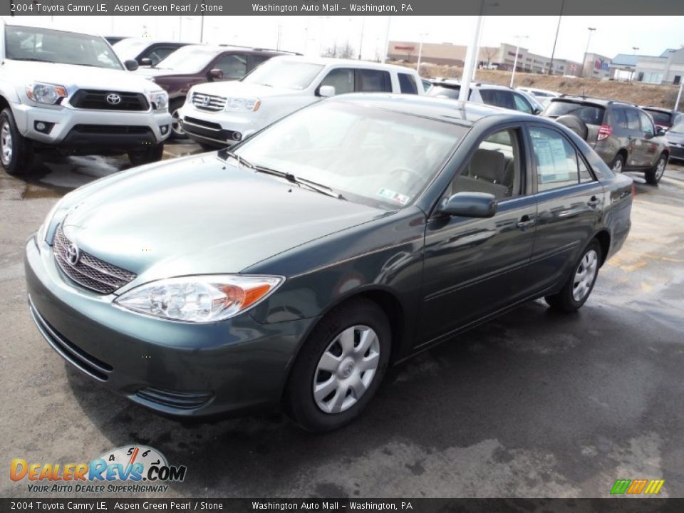 Front 3/4 View of 2004 Toyota Camry LE Photo #5