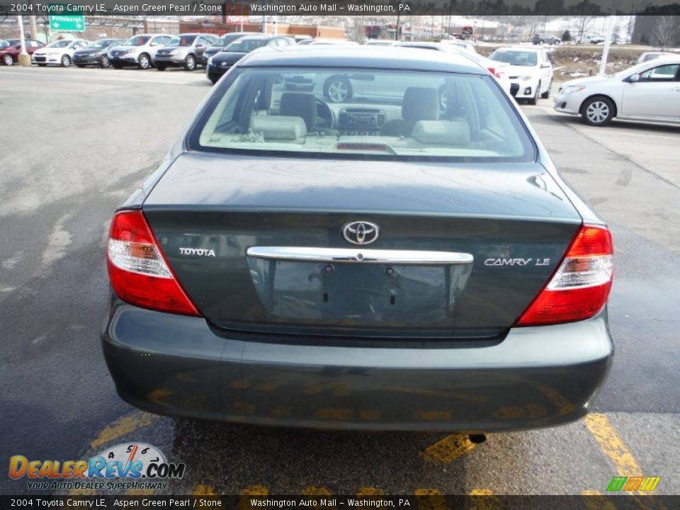 2004 Toyota Camry LE Aspen Green Pearl / Stone Photo #8