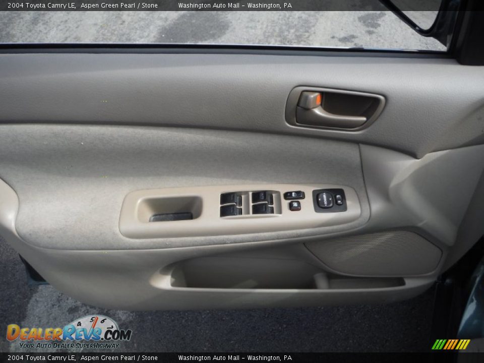2004 Toyota Camry LE Aspen Green Pearl / Stone Photo #10