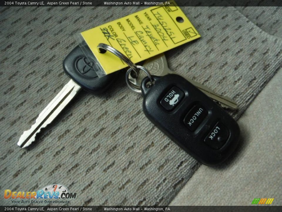 2004 Toyota Camry LE Aspen Green Pearl / Stone Photo #18
