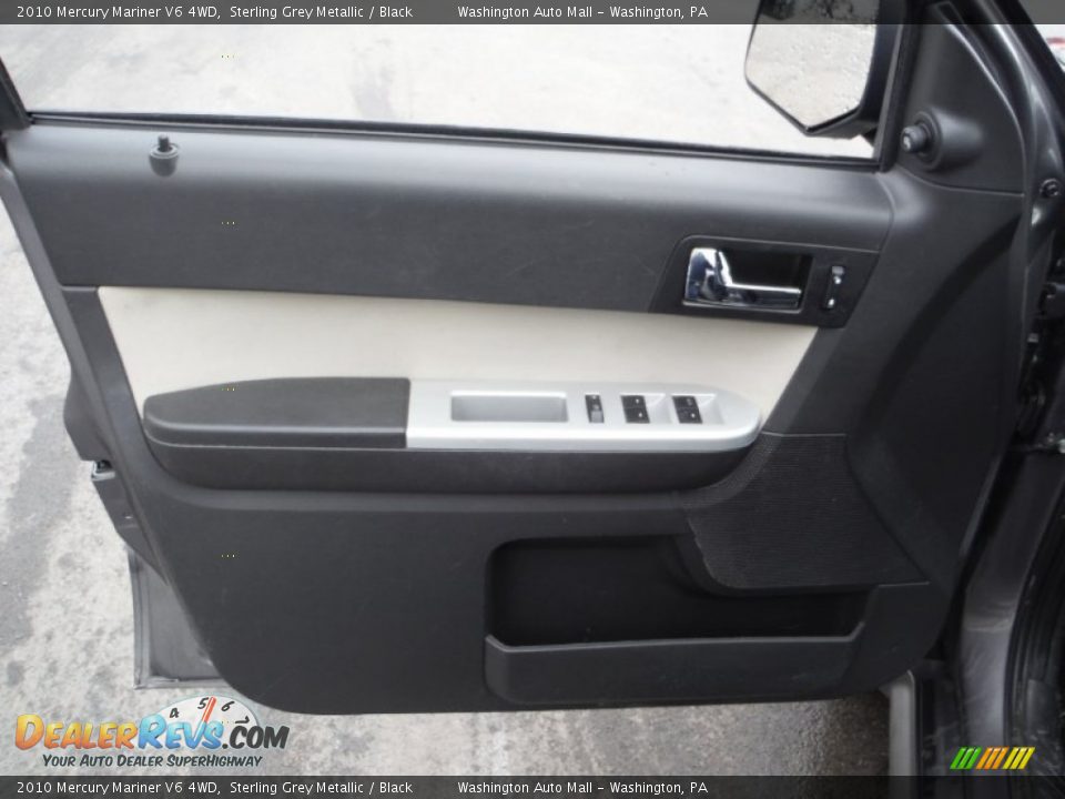 Door Panel of 2010 Mercury Mariner V6 4WD Photo #14
