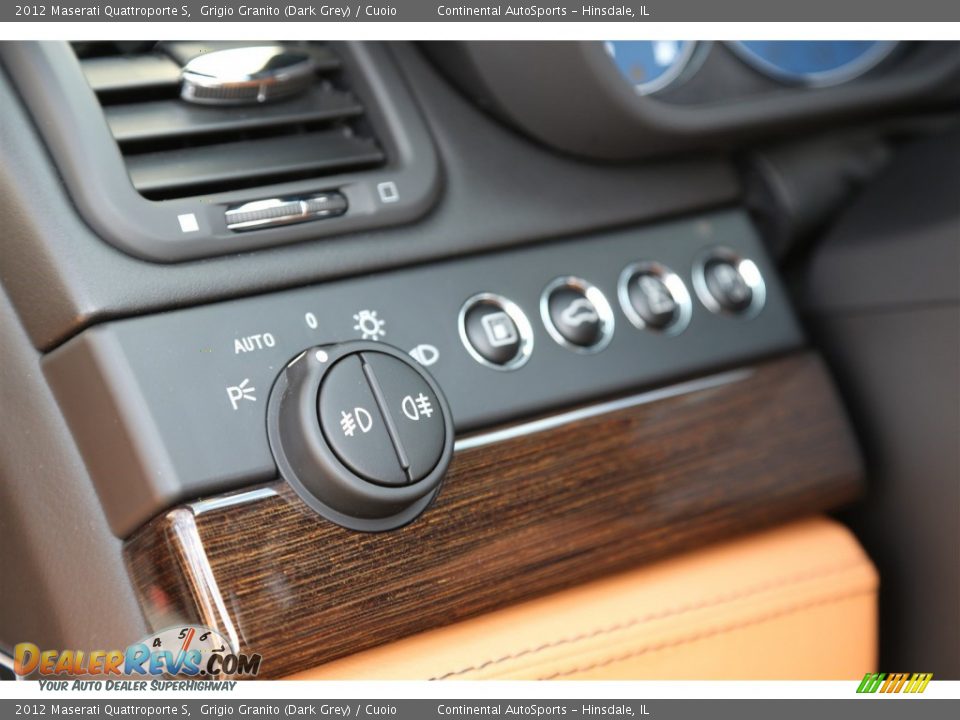 Controls of 2012 Maserati Quattroporte S Photo #18