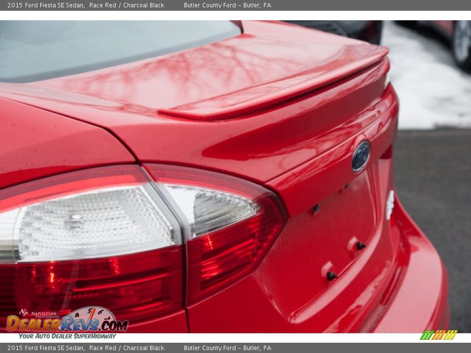 2015 Ford Fiesta SE Sedan Race Red / Charcoal Black Photo #3