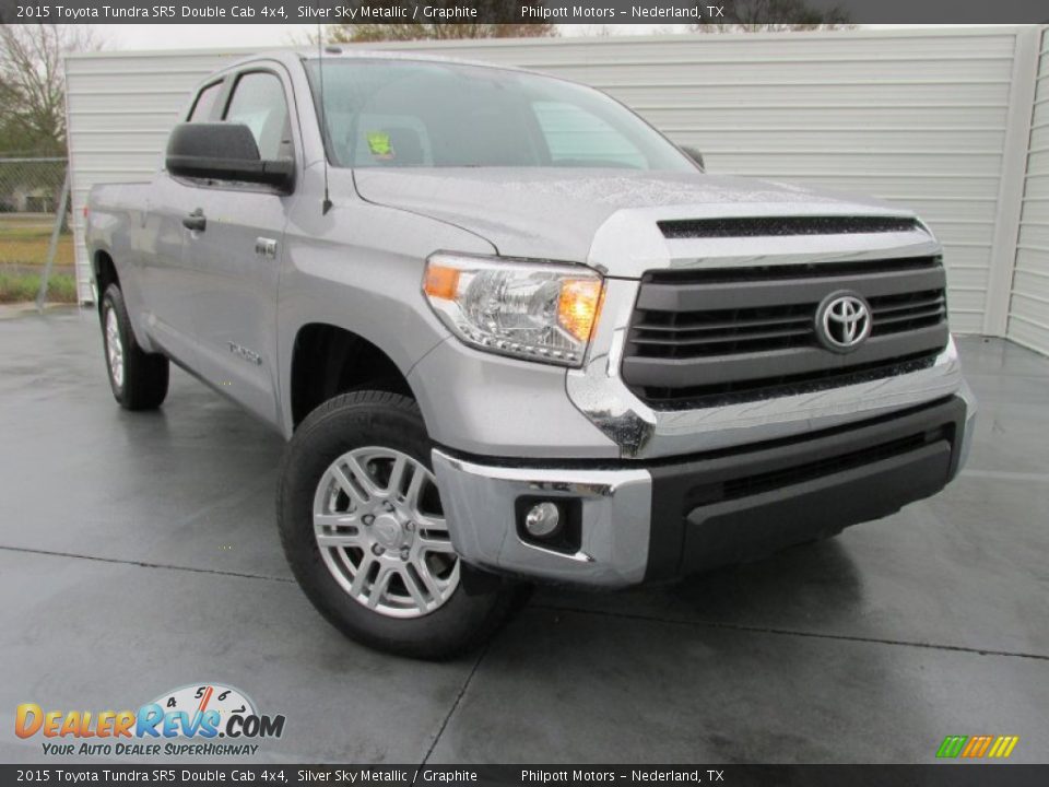 Front 3/4 View of 2015 Toyota Tundra SR5 Double Cab 4x4 Photo #2