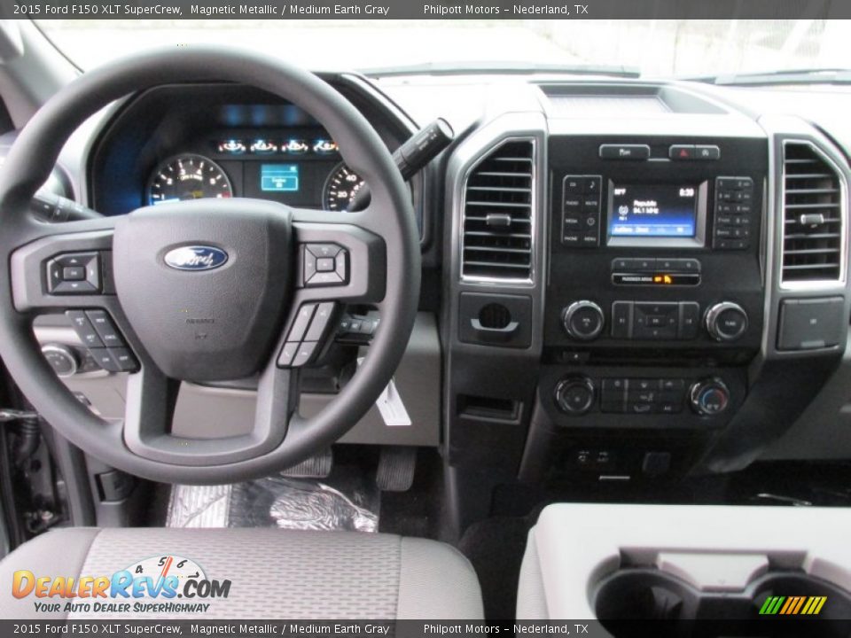 Dashboard of 2015 Ford F150 XLT SuperCrew Photo #23