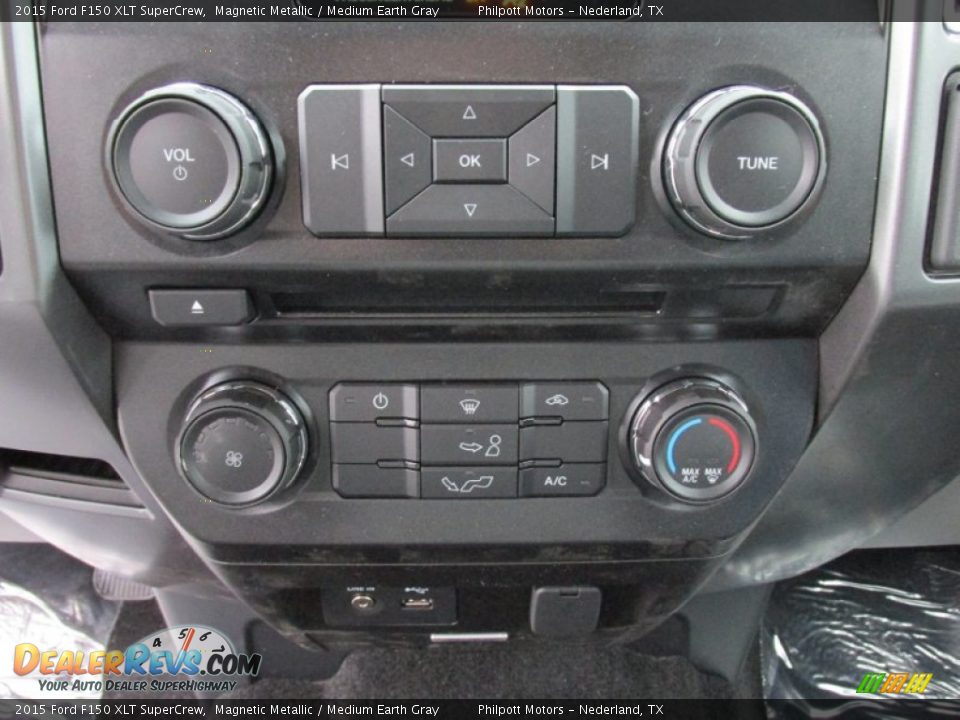 Controls of 2015 Ford F150 XLT SuperCrew Photo #26