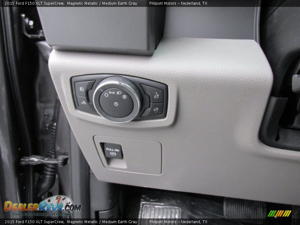 Controls of 2015 Ford F150 XLT SuperCrew Photo #29