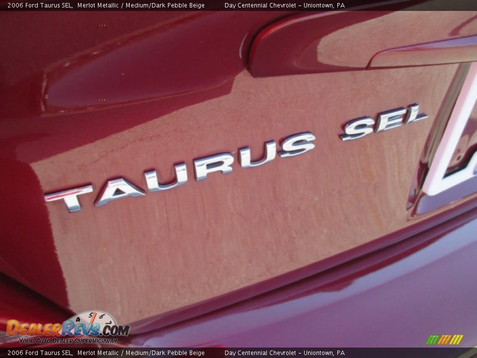 2006 Ford Taurus SEL Merlot Metallic / Medium/Dark Pebble Beige Photo #5