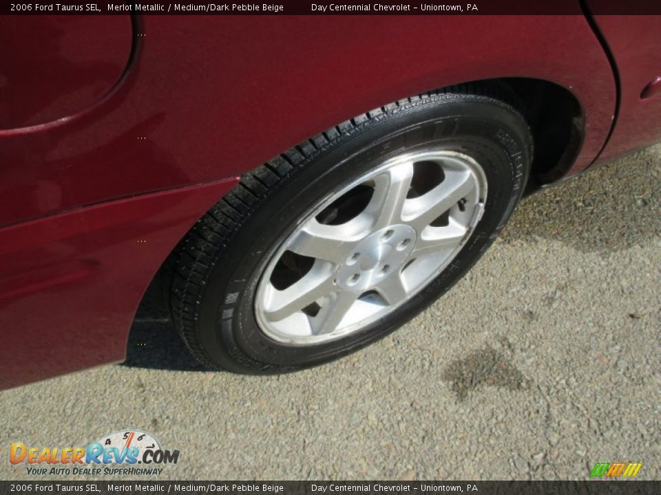 2006 Ford Taurus SEL Merlot Metallic / Medium/Dark Pebble Beige Photo #7
