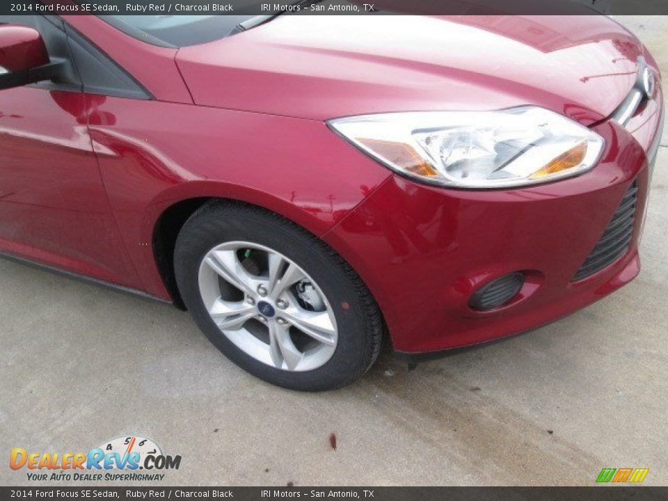 2014 Ford Focus SE Sedan Ruby Red / Charcoal Black Photo #2