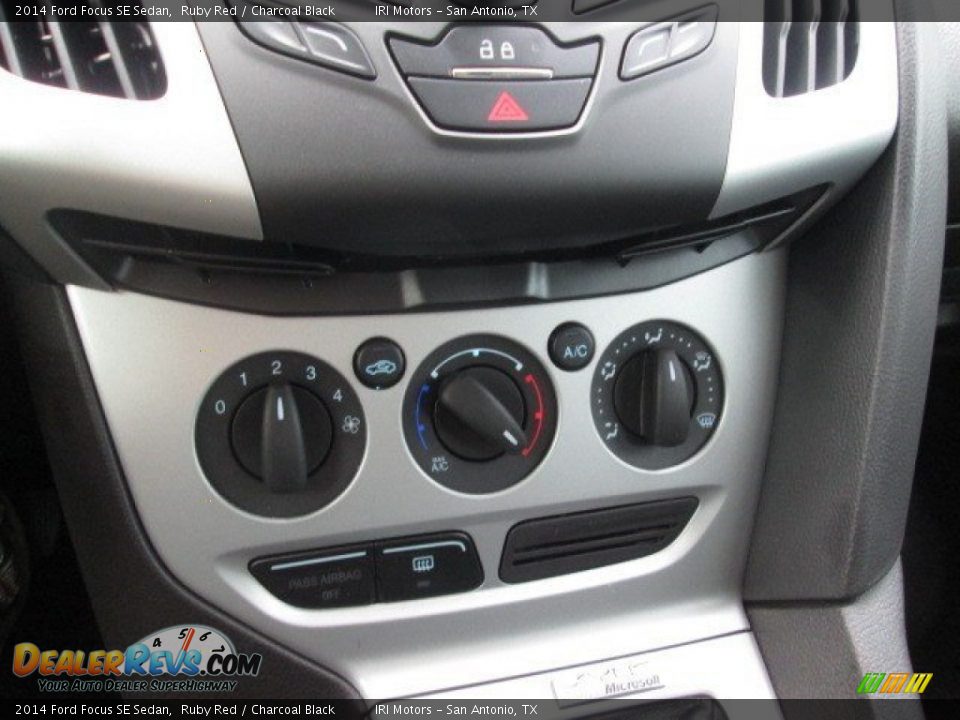 2014 Ford Focus SE Sedan Ruby Red / Charcoal Black Photo #19