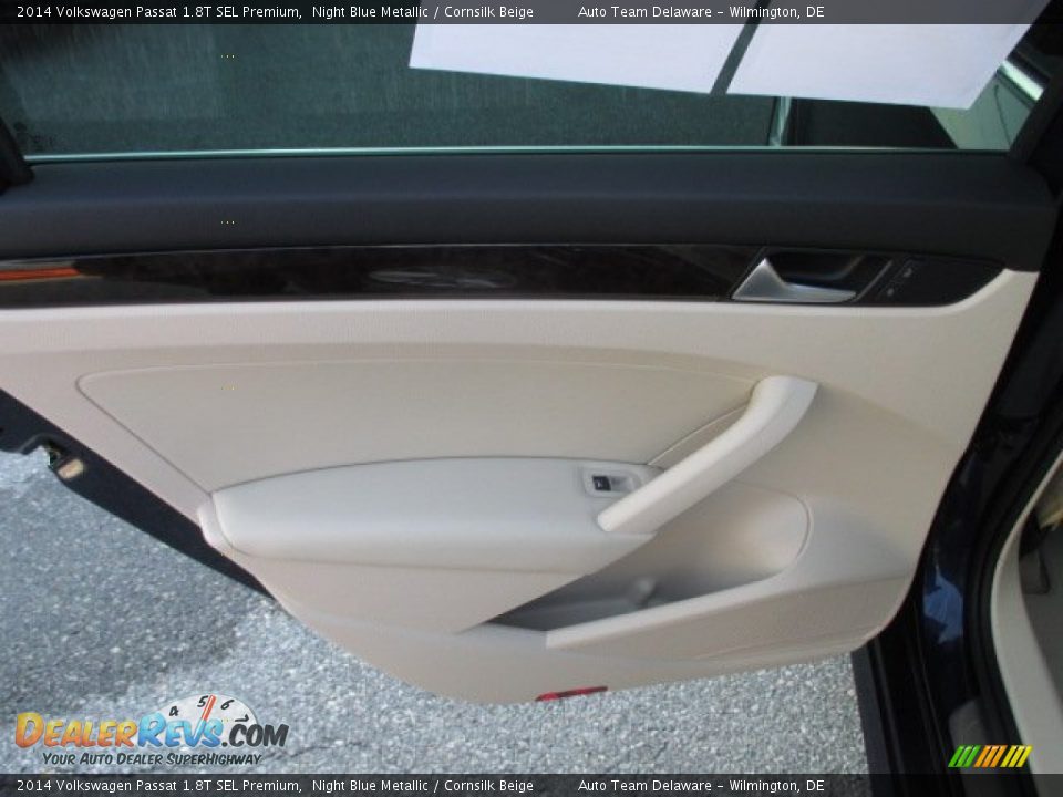 Door Panel of 2014 Volkswagen Passat 1.8T SEL Premium Photo #23