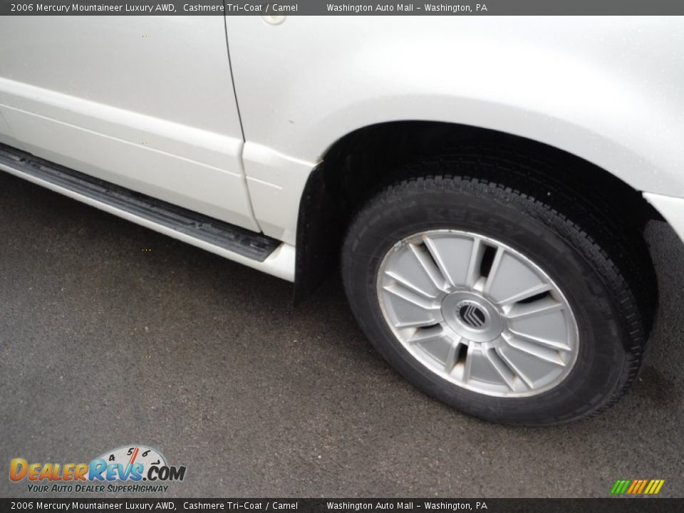 2006 Mercury Mountaineer Luxury AWD Cashmere Tri-Coat / Camel Photo #3