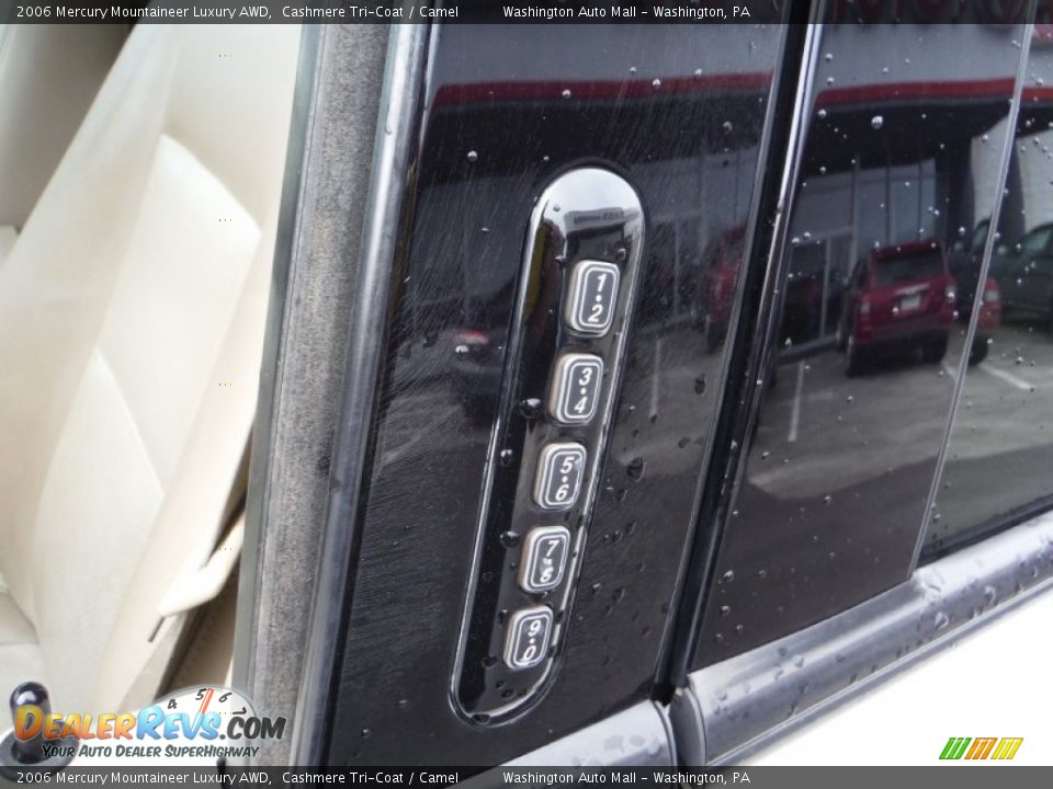 2006 Mercury Mountaineer Luxury AWD Cashmere Tri-Coat / Camel Photo #10