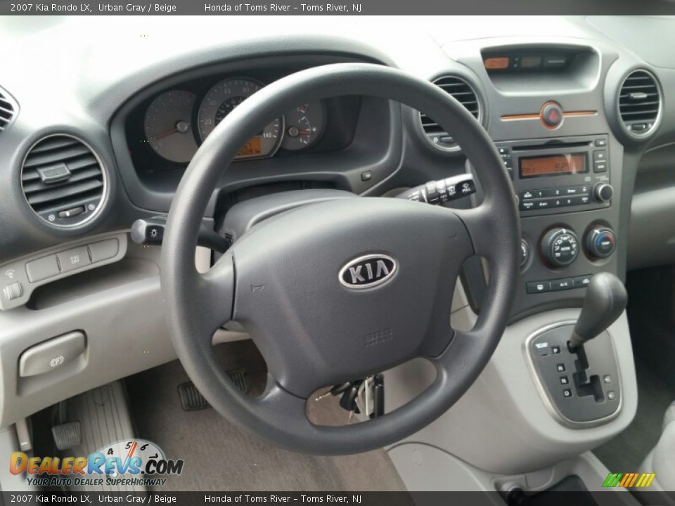 Dashboard of 2007 Kia Rondo LX Photo #15