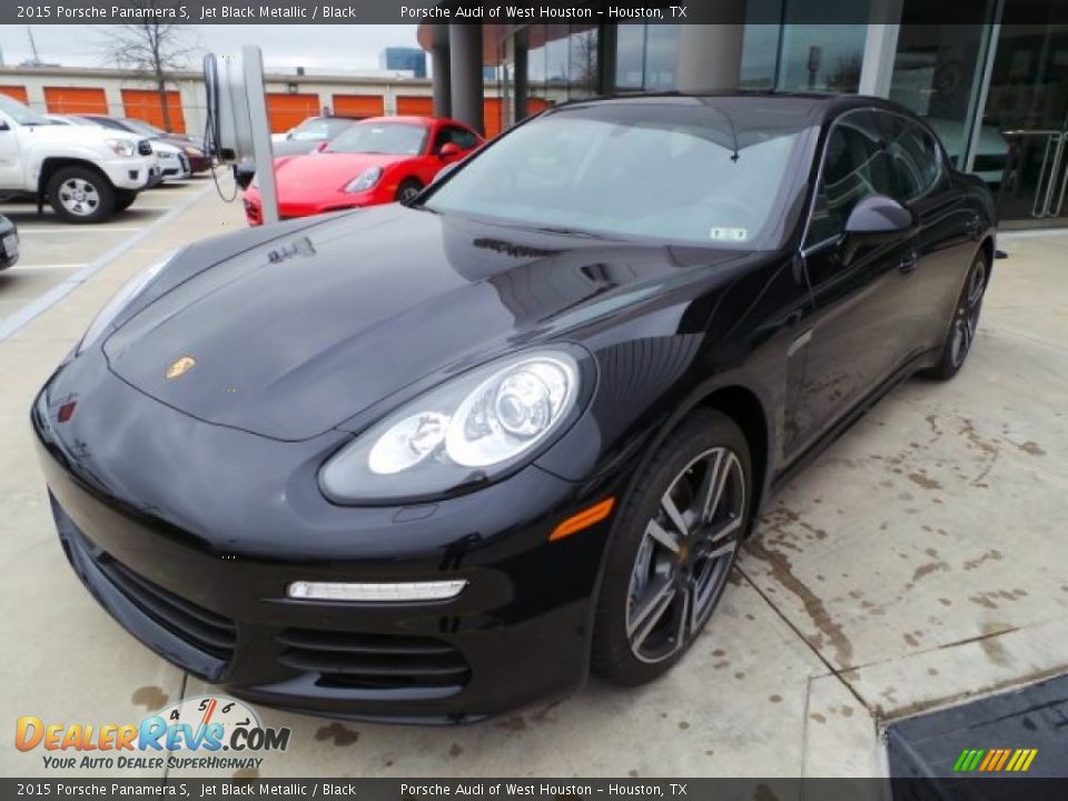 Front 3/4 View of 2015 Porsche Panamera S Photo #3