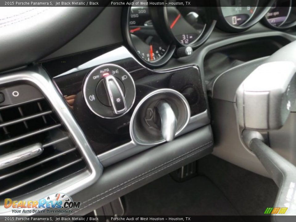 Controls of 2015 Porsche Panamera S Photo #14