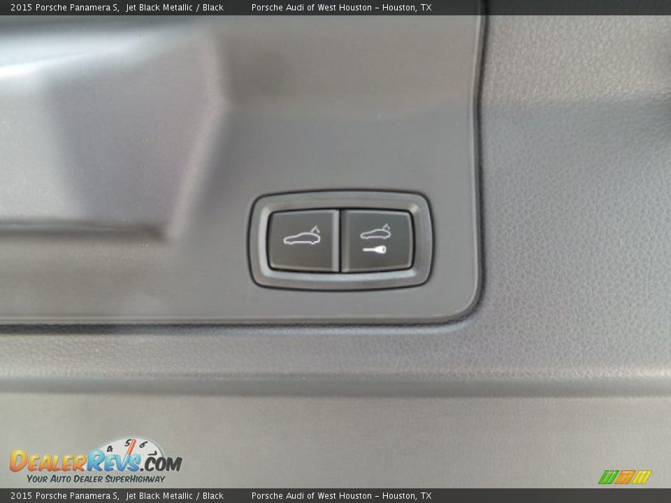 Controls of 2015 Porsche Panamera S Photo #30