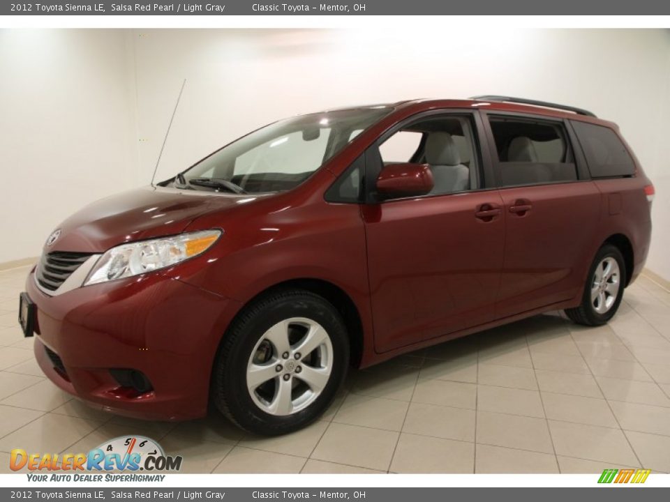 Front 3/4 View of 2012 Toyota Sienna LE Photo #3