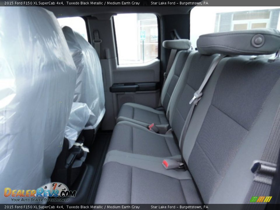 Rear Seat of 2015 Ford F150 XL SuperCab 4x4 Photo #11