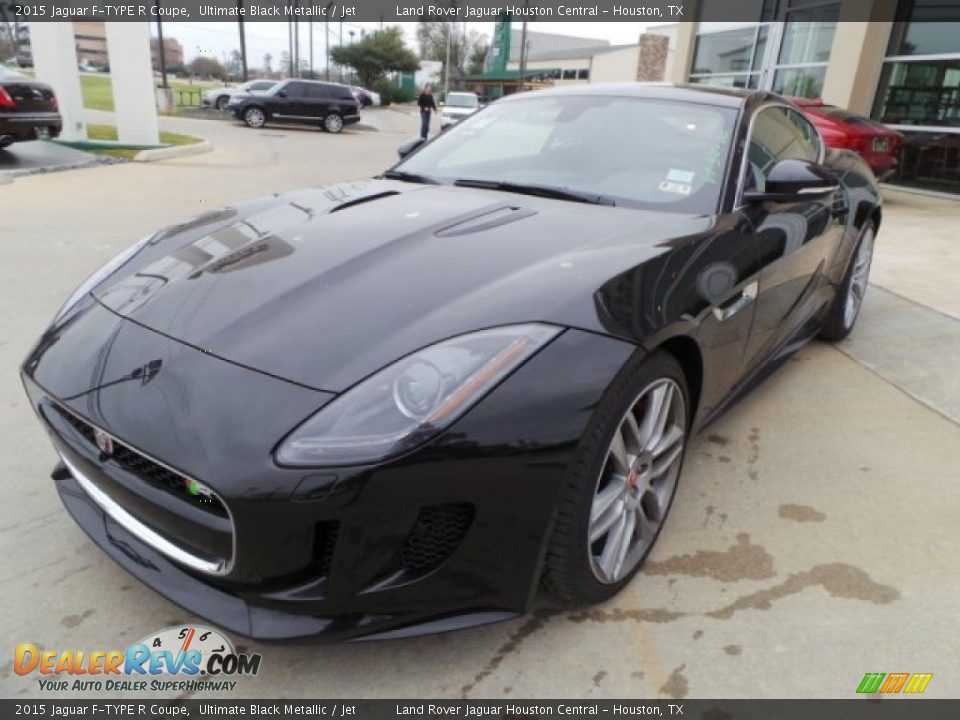 Front 3/4 View of 2015 Jaguar F-TYPE R Coupe Photo #4