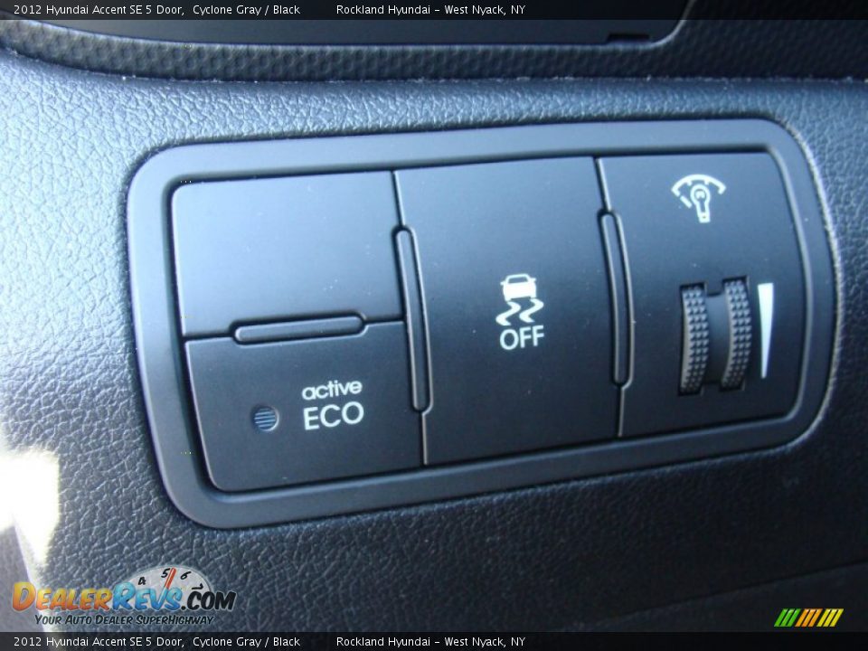 2012 Hyundai Accent SE 5 Door Cyclone Gray / Black Photo #10